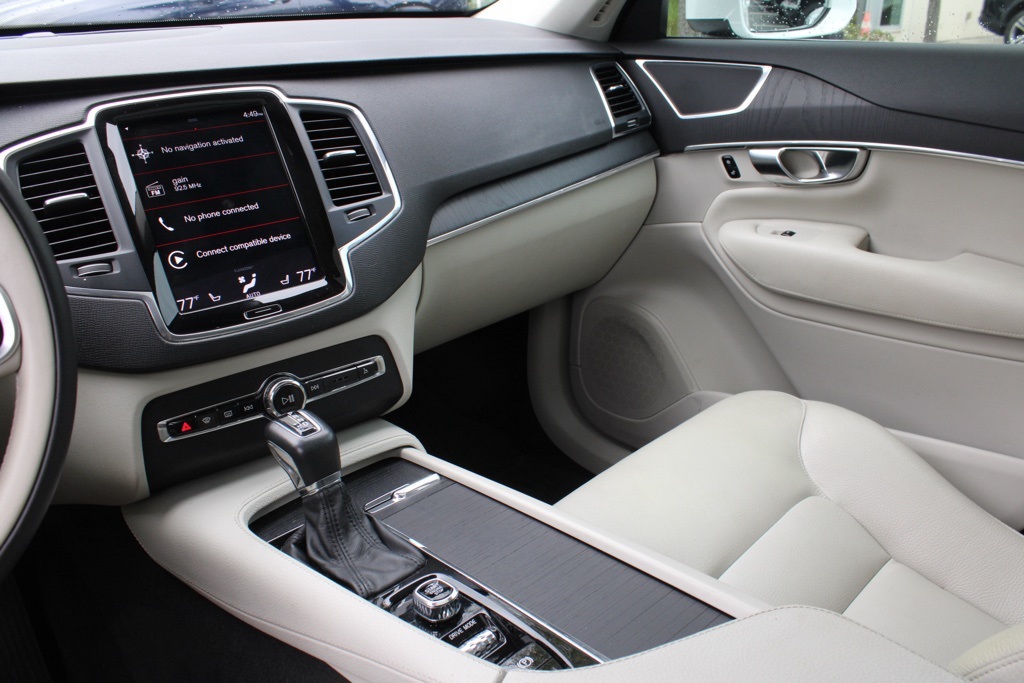 2020 Volvo XC90 T5 Momentum photo 13