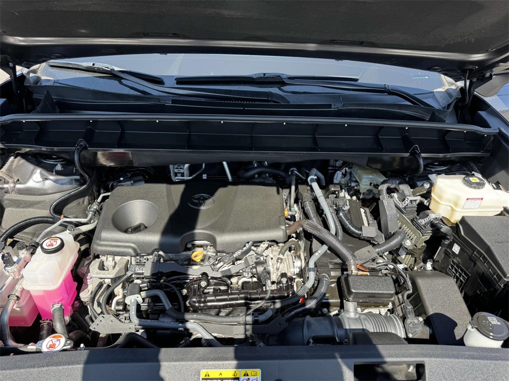 2023 Toyota Highlander Hybrid LE photo 9