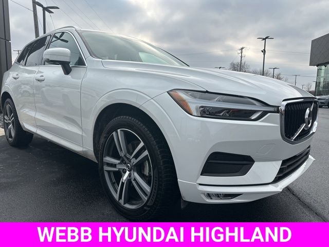 2021 Volvo XC60 Momentum's photo