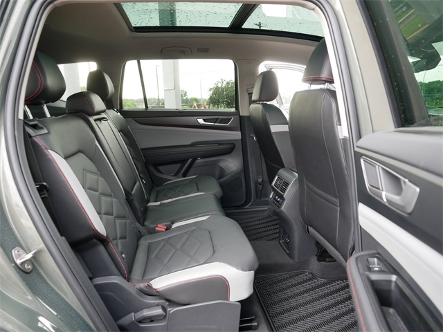 2024 Volkswagen Atlas Peak Edition SEL photo 19