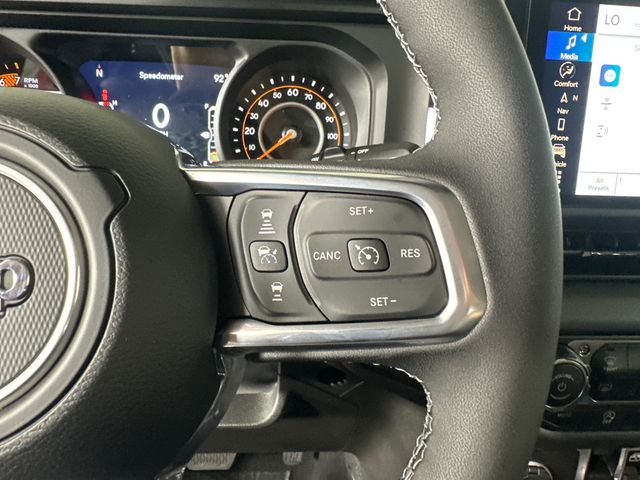 2025 Jeep Wrangler Sahara photo 13