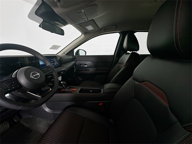 2025 Nissan Kicks SR photo 18