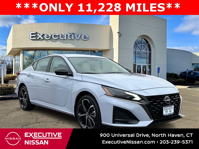 2024 Nissan Altima SR's photo