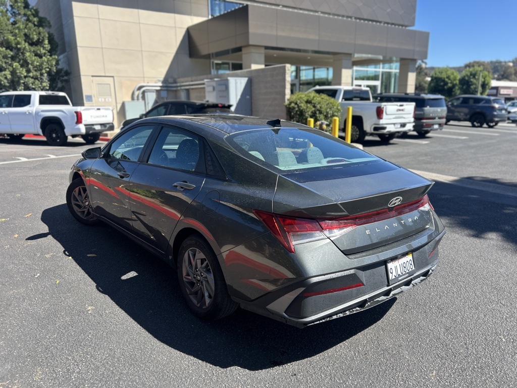 2024 Hyundai Elantra SEL photo 4