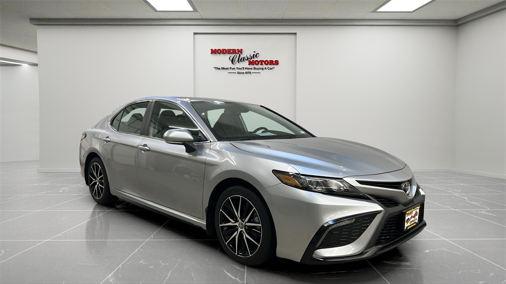 2024 Toyota Camry SE's photo