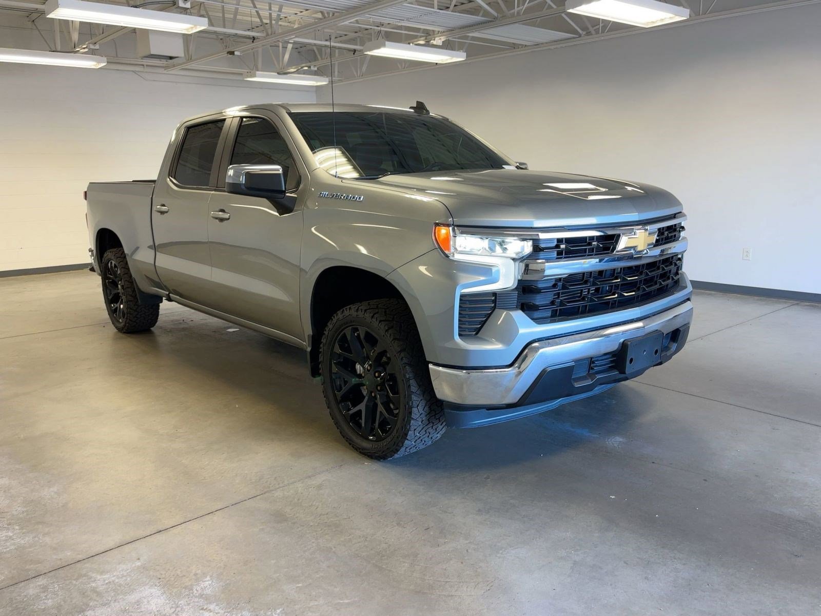 2023 Chevrolet Silverado 1500 LT photo 6
