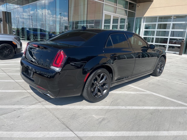 2023 Chrysler 300 Touring photo 16