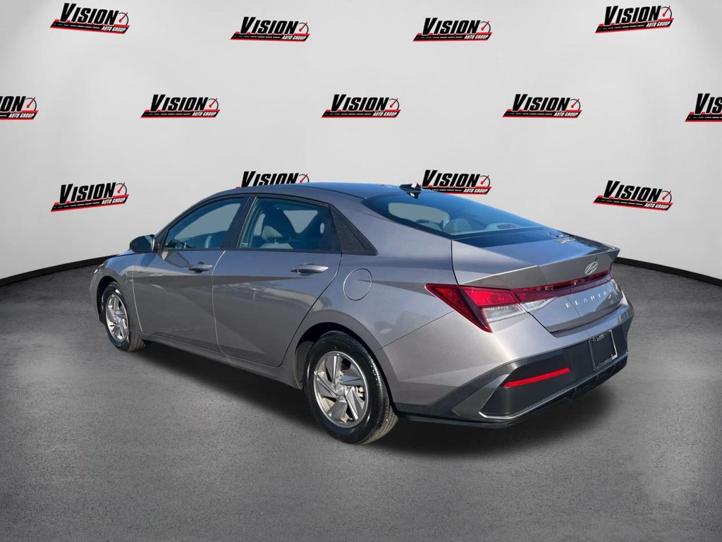 2025 Hyundai Elantra SE photo 7