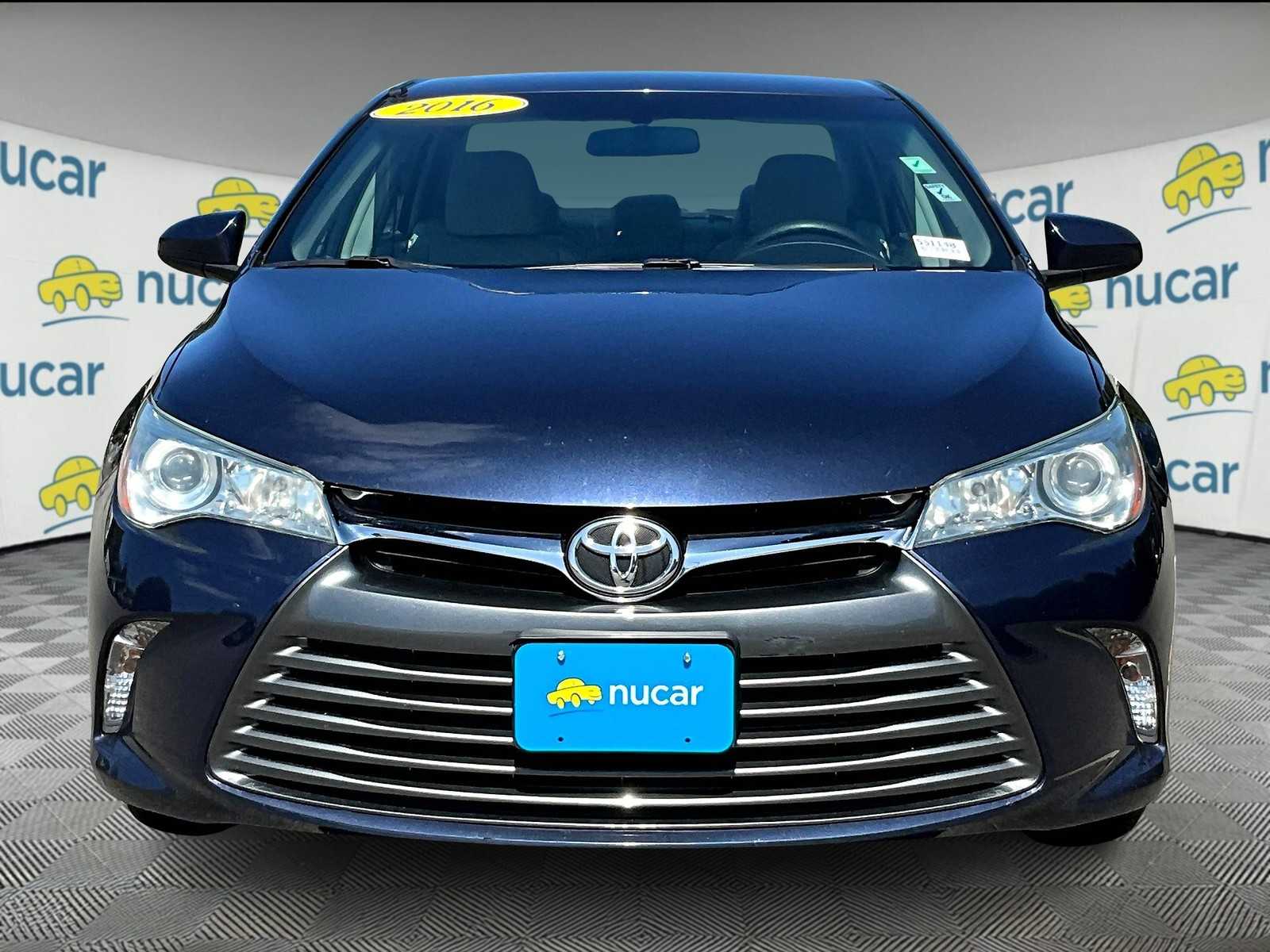 2016 Toyota Camry LE photo 2