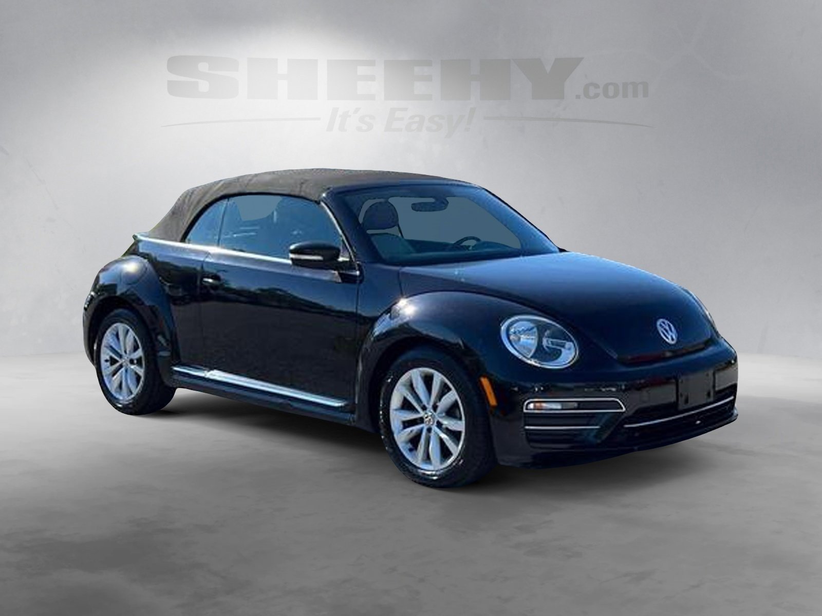 2017 Volkswagen Beetle 1.8T S photo 2