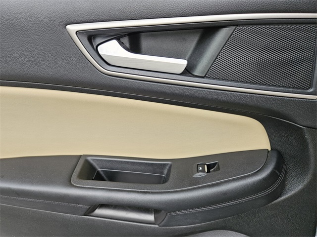2022 Ford Edge SEL photo 8