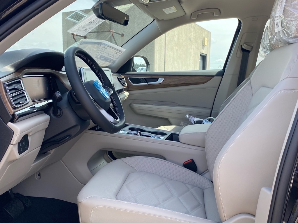 2026 Volkswagen Atlas SE photo 9