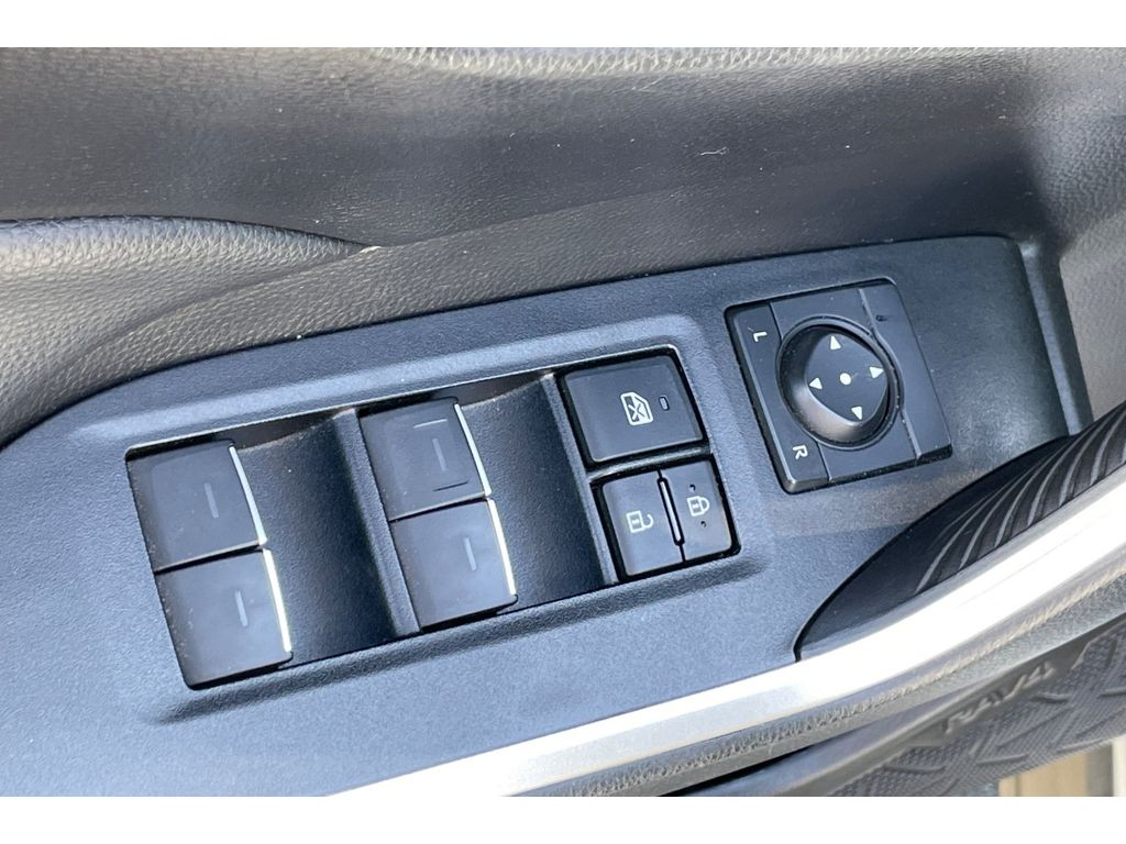 2023 Toyota RAV4 XLE photo 11