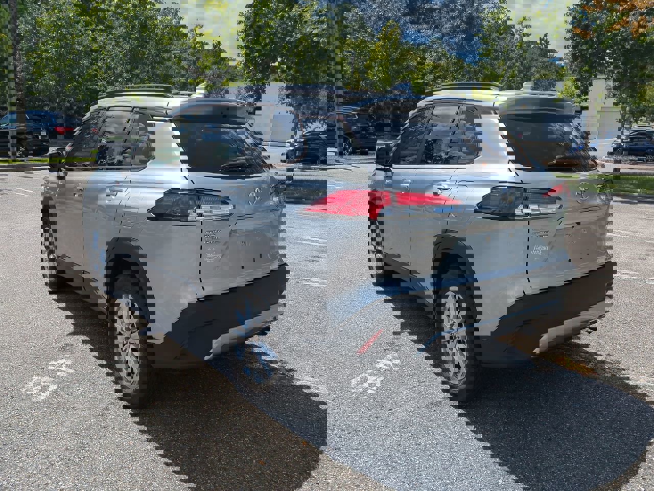 2022 Toyota Corolla Cross LE photo 2