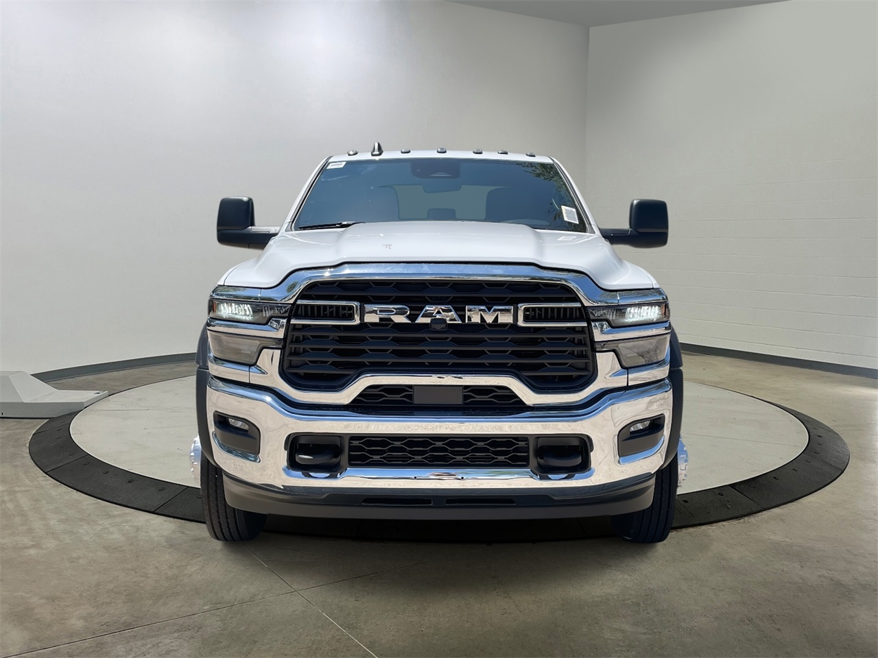 2025 Ram 4500 Tradesman photo 2