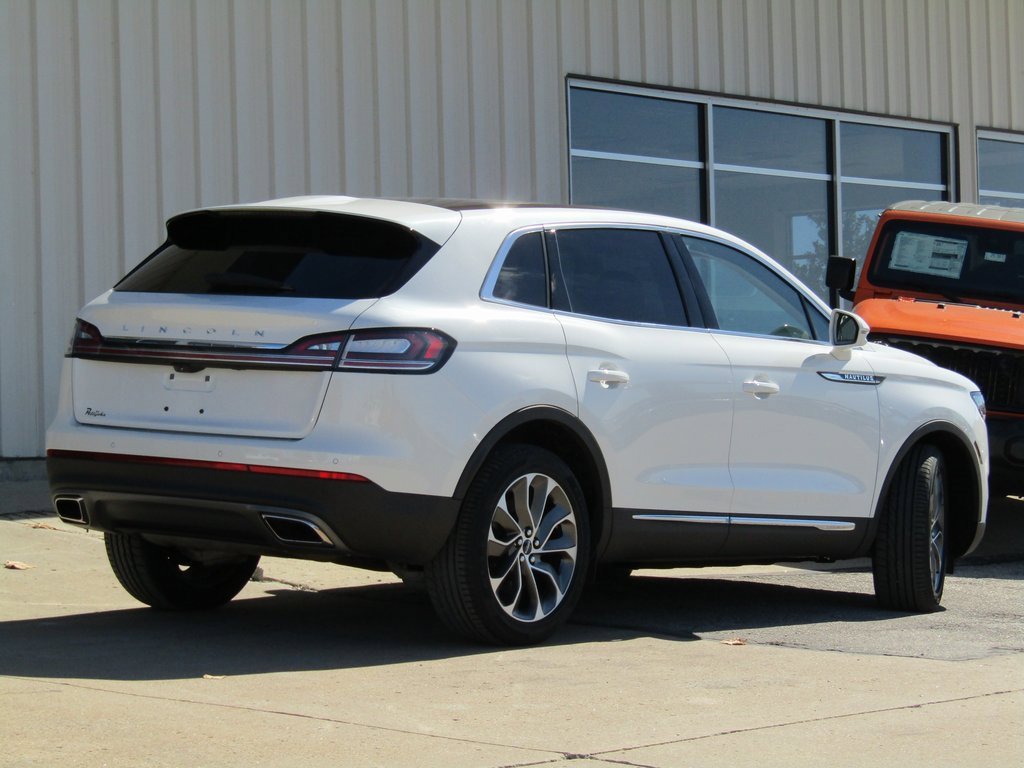 2022 Lincoln Nautilus Reserve photo 2