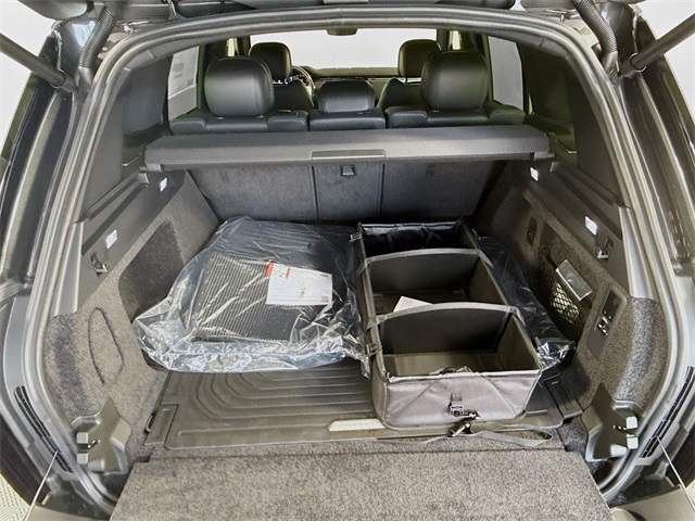 2025 Land Rover Range Rover SE photo 23