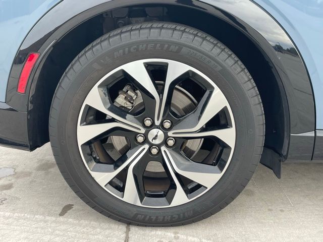 2023 Ford Mustang Mach-E Premium photo 4