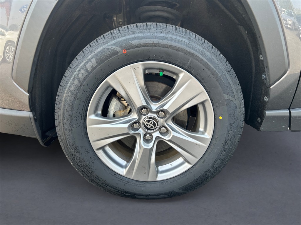 2022 Toyota RAV4 Hybrid XLE photo 8
