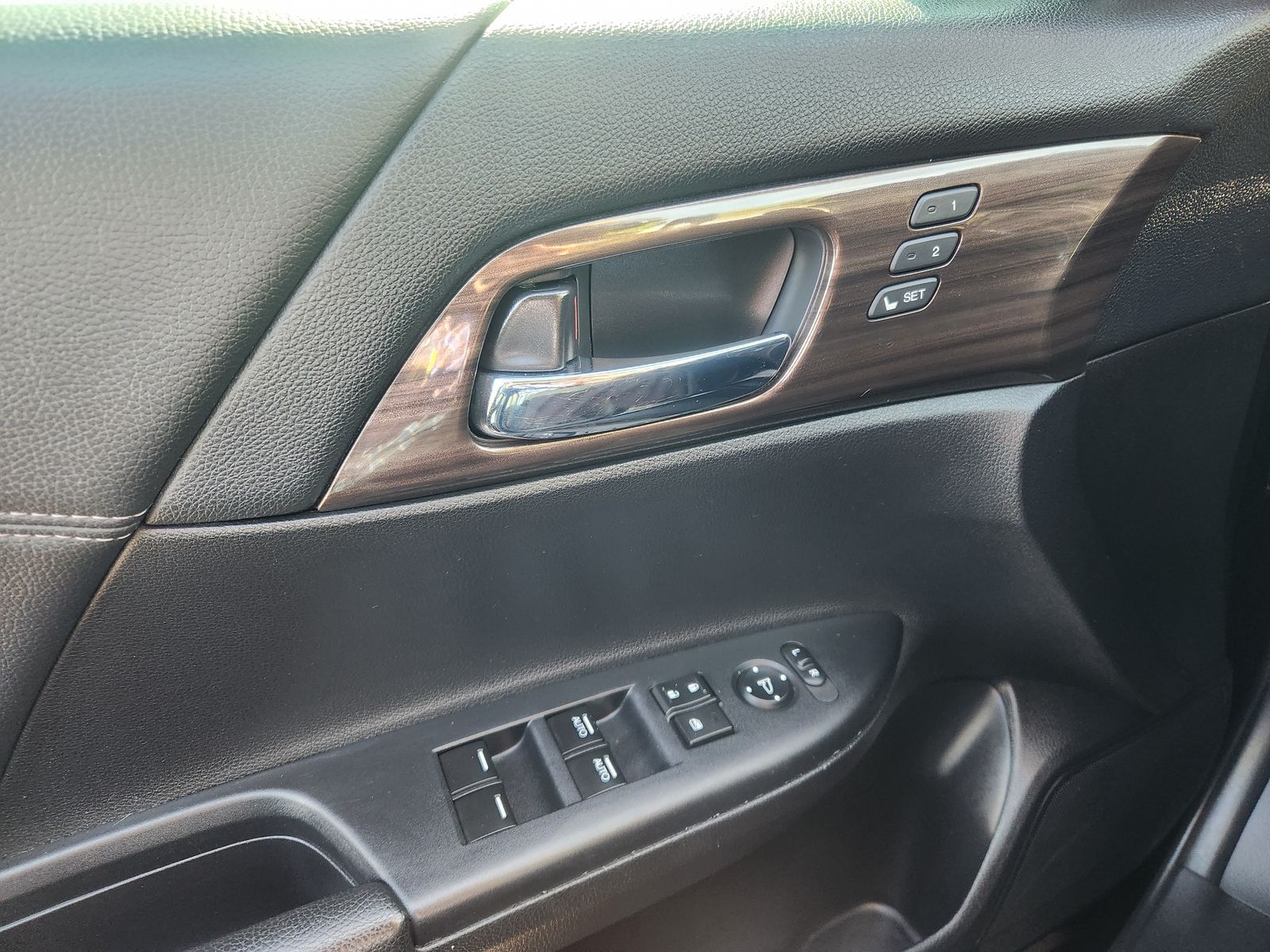 2016 Honda Accord EX-L photo 22
