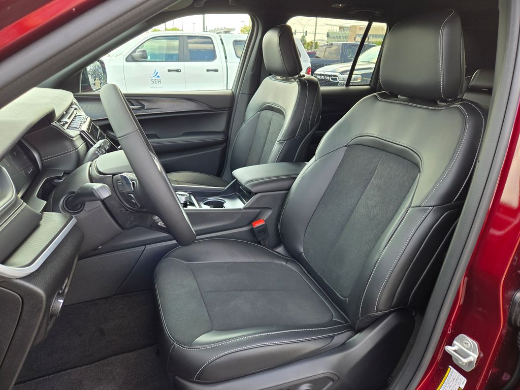 2025 Jeep Grand Cherokee Altitude X photo 11