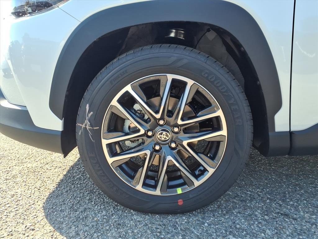 2026 Toyota Corolla Cross XLE photo 4