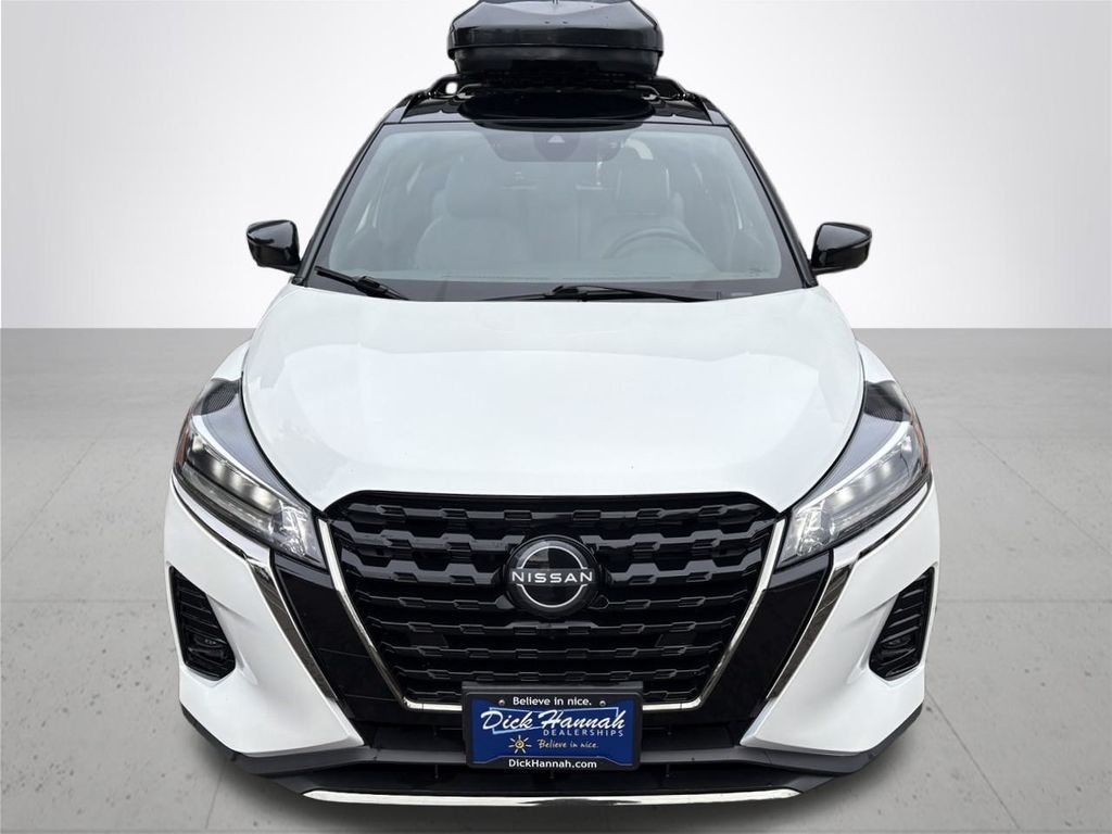 2023 Nissan Kicks SR photo 2