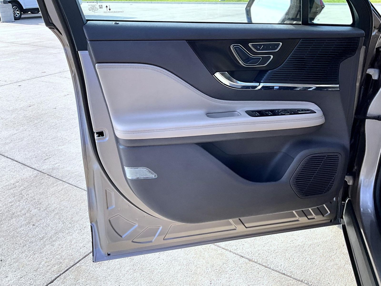 2021 Lincoln Corsair Standard photo 10