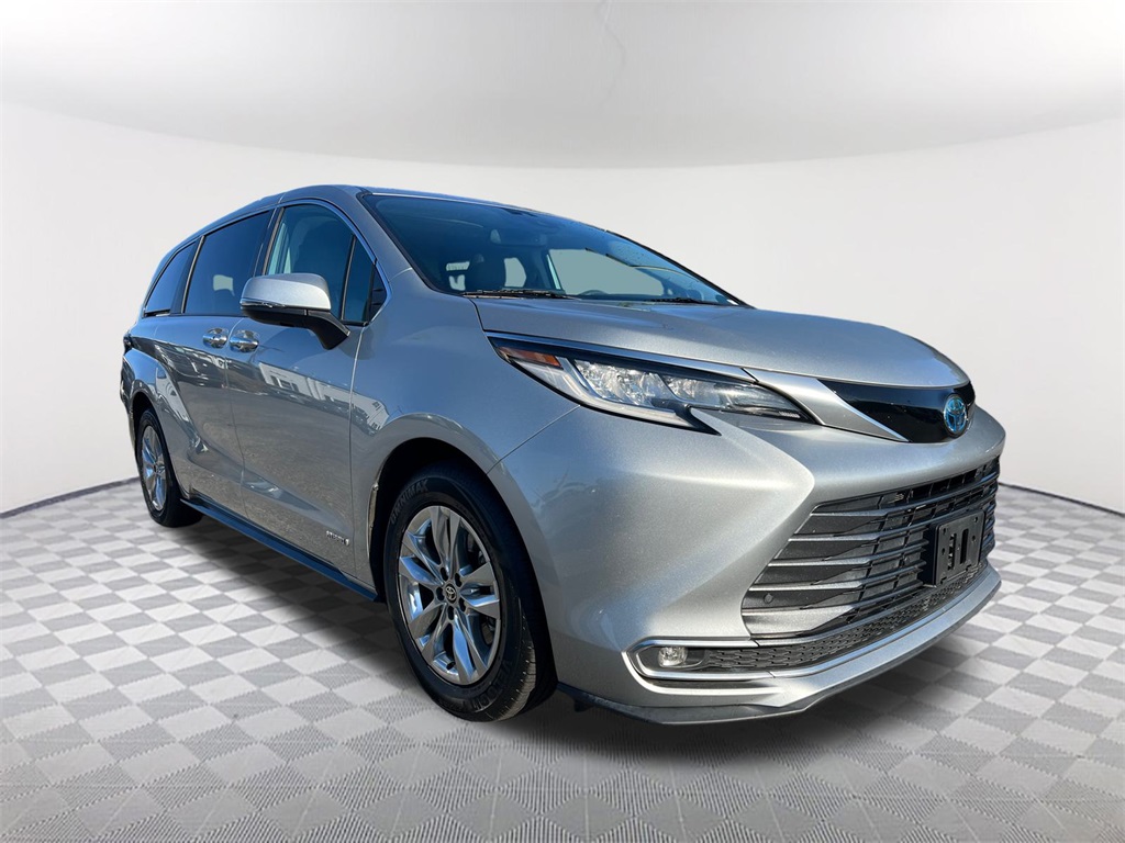 2021 Toyota Sienna Limited photo 3