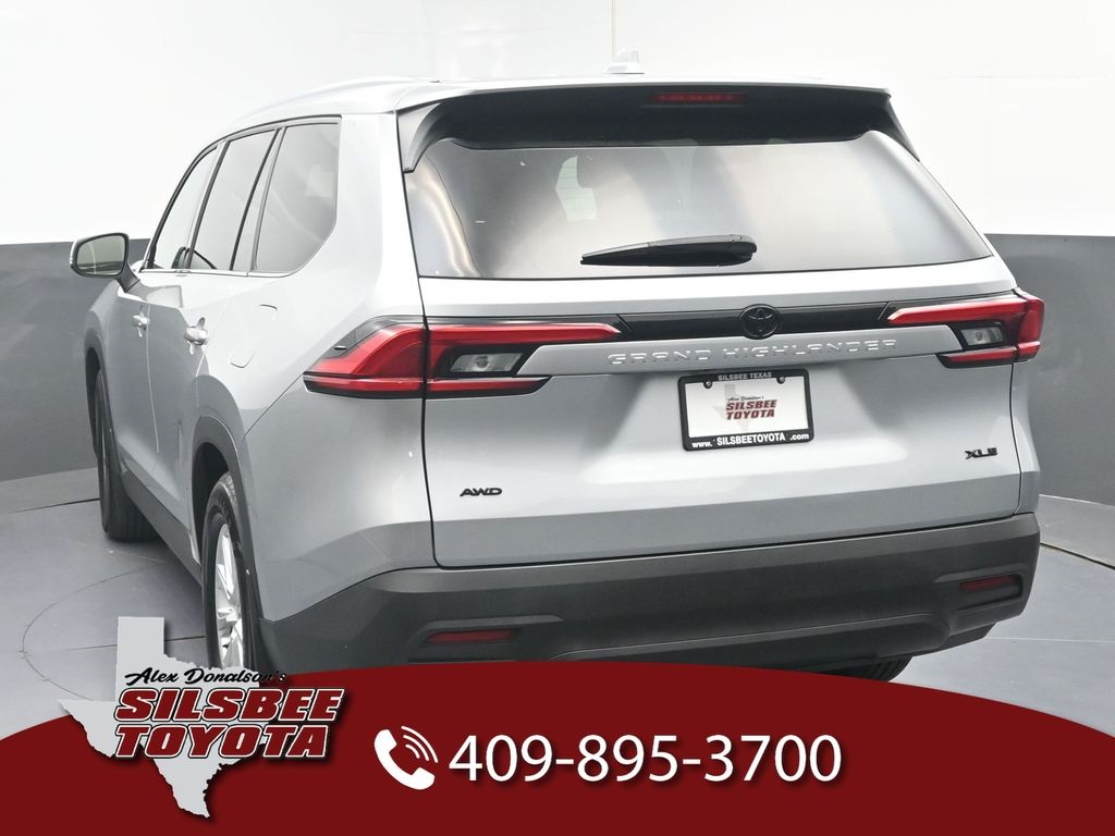 2024 Toyota Grand Highlander XLE photo 3