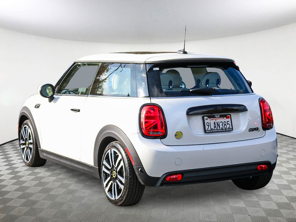 2024 Mini Cooper SE Iconic photo 4