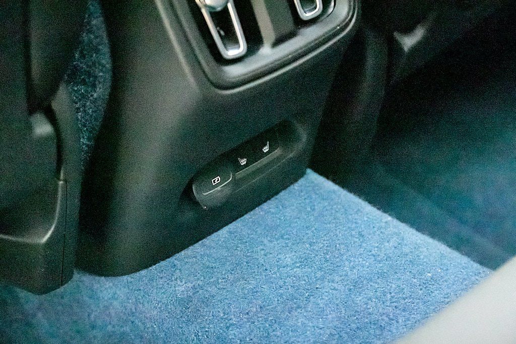 2023 VOLVO XC40 - Image 22