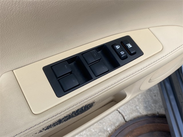 2013 Lexus ES 350 photo 21