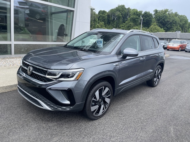 2024 Volkswagen Taos SEL photo 2