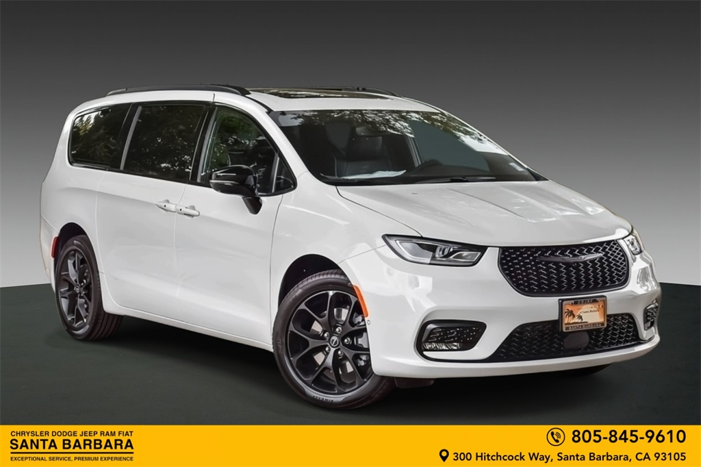 2026 Chrysler Pacifica Limited's photo