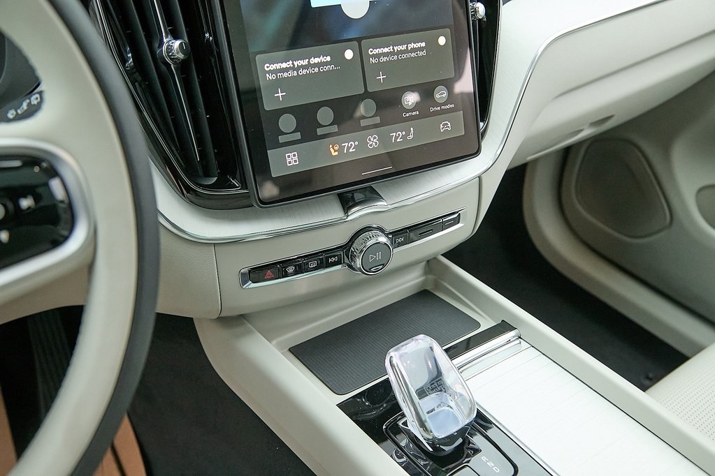 2026 VOLVO XC60 - Image 14