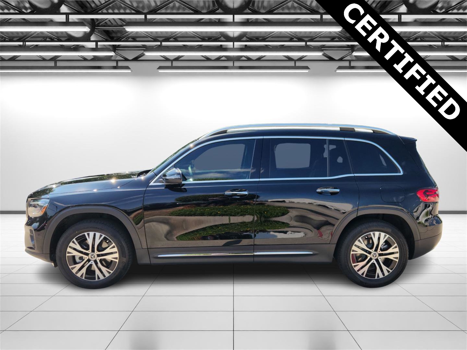 2025 Mercedes Benz GLB 250 photo 4