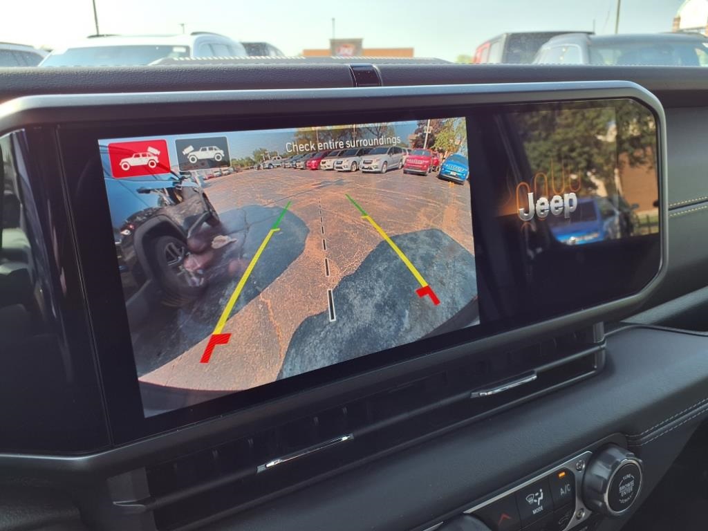 2025 Jeep Wrangler Sahara photo 14
