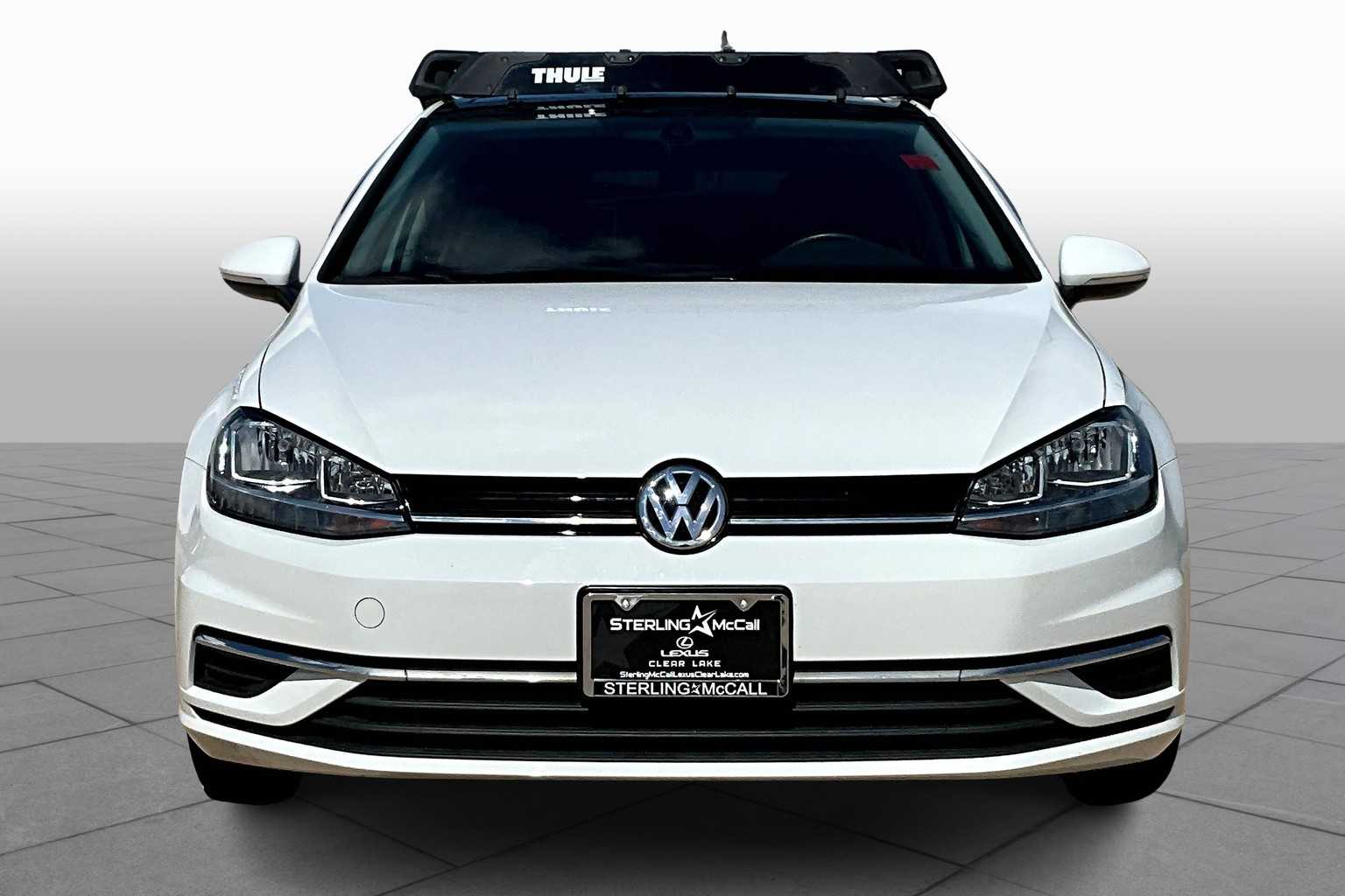 2021 Volkswagen Golf TSI photo 3