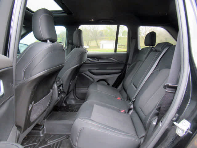 2024 Jeep Grand Cherokee Laredo X photo 4