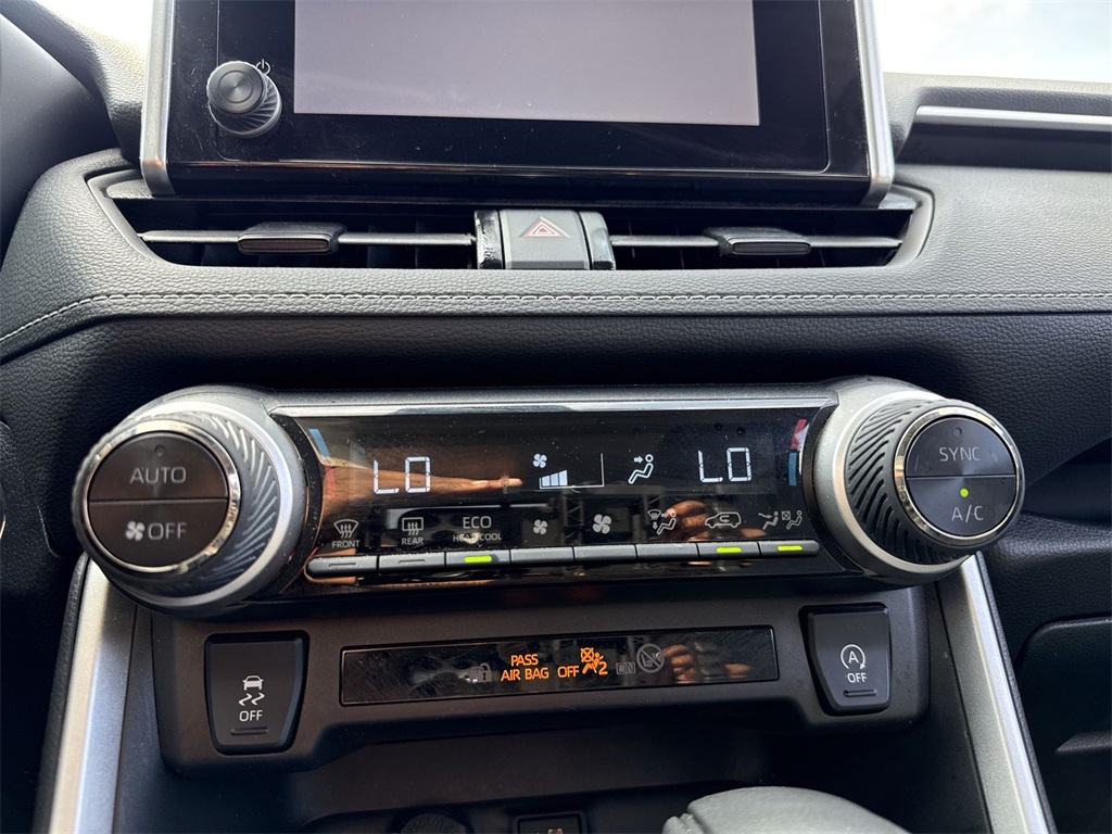 2024 Toyota RAV4 XLE photo 20