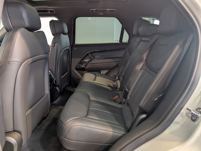 2025 Land Rover Range Rover Sport SE photo 18