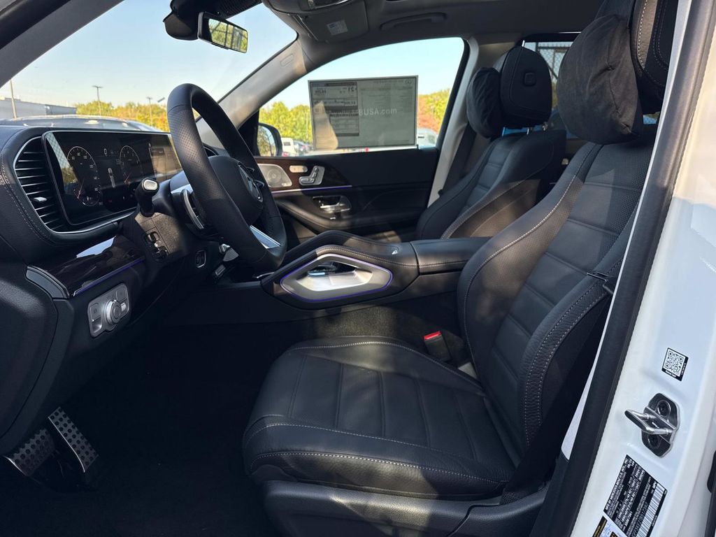 2026 Mercedes Benz GLS 450 4MATIC photo 16