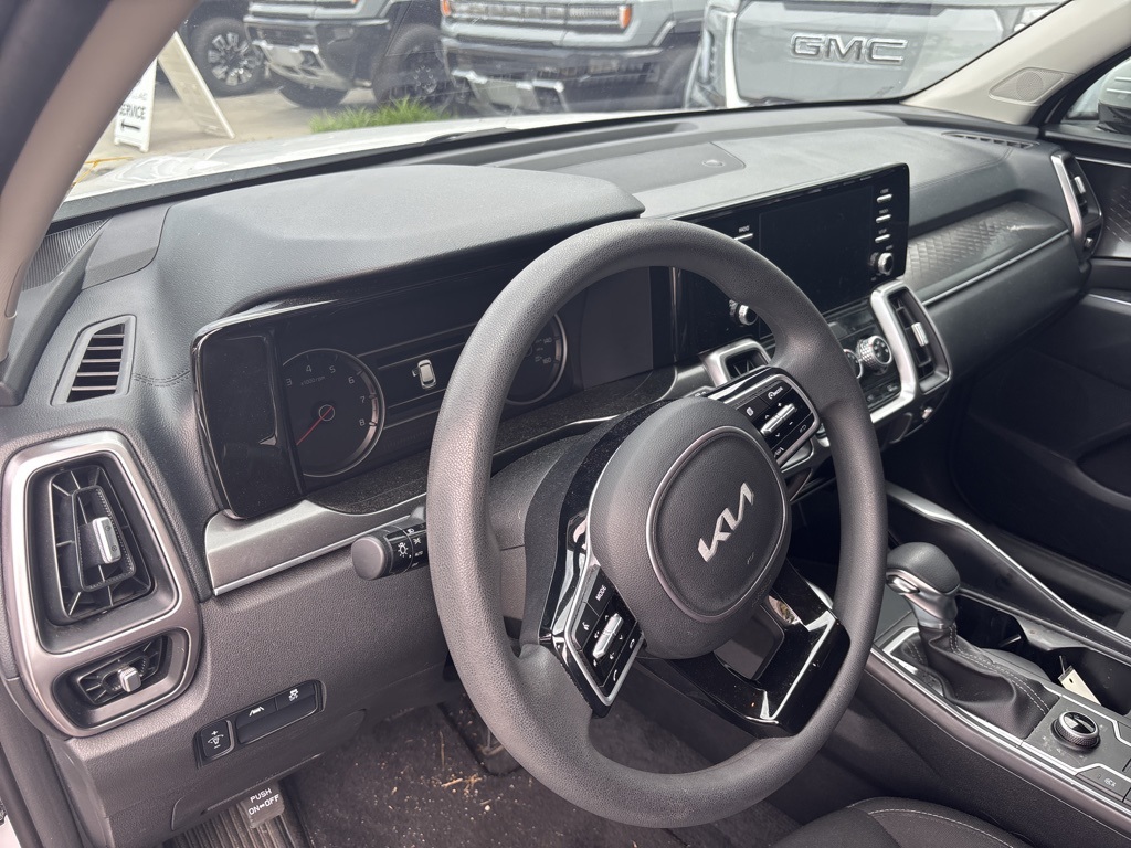 2023 Kia Sorento LX photo 15