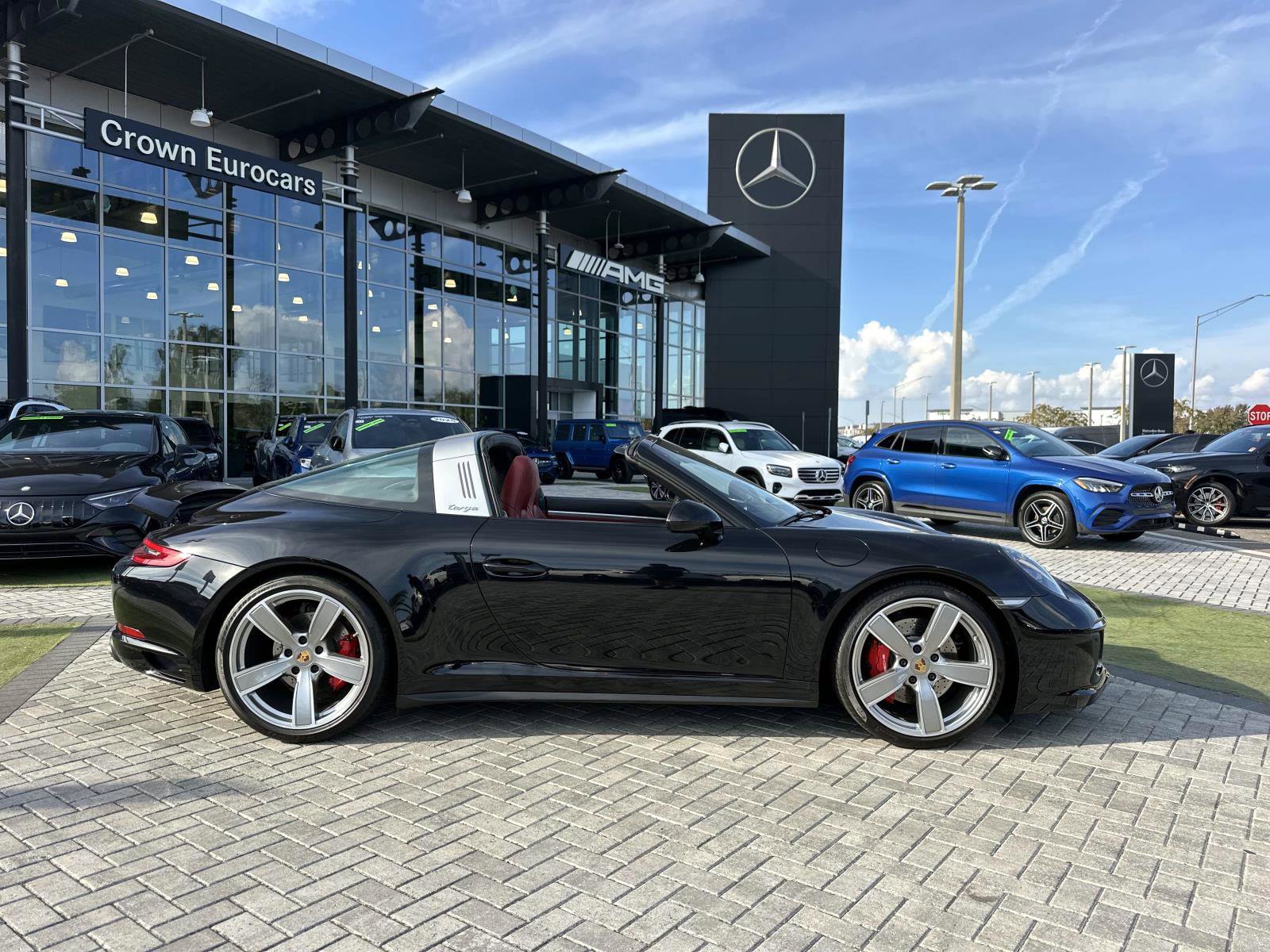 2019 Porsche 911 Targa 4S photo 2