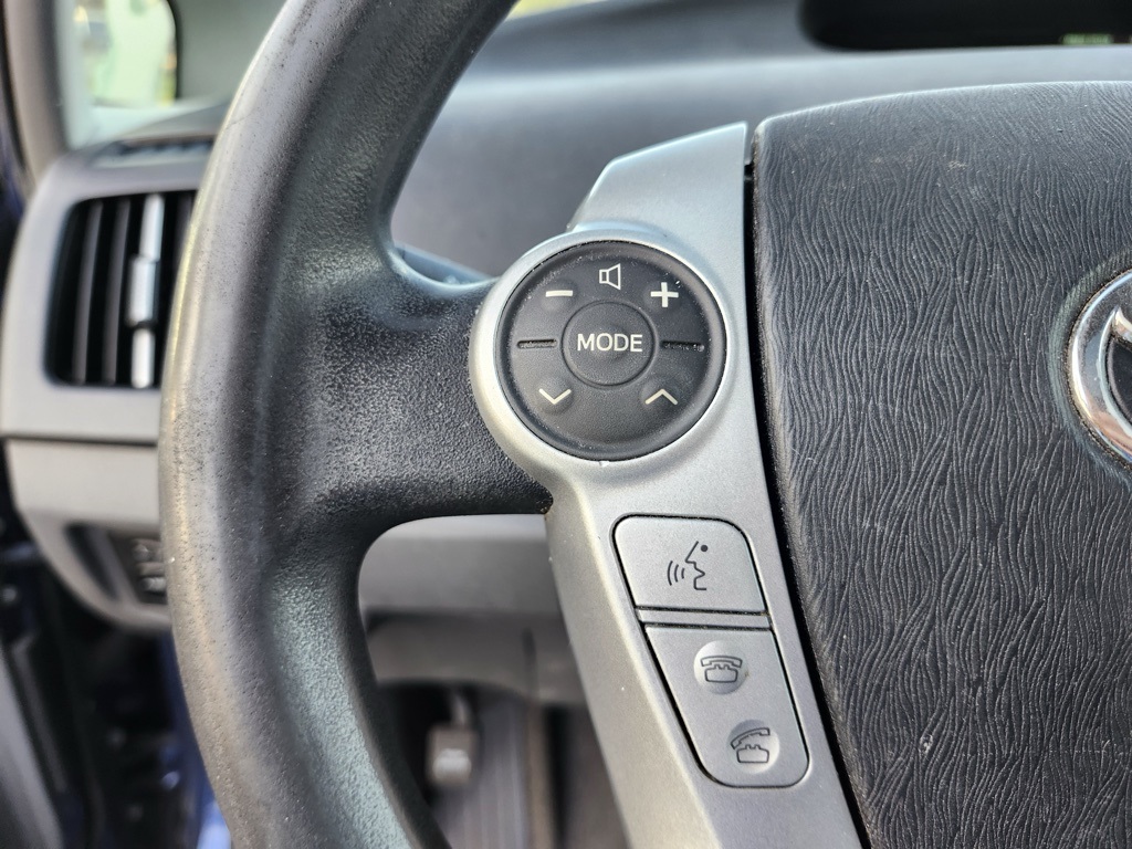 2010 Toyota Prius Three photo 8