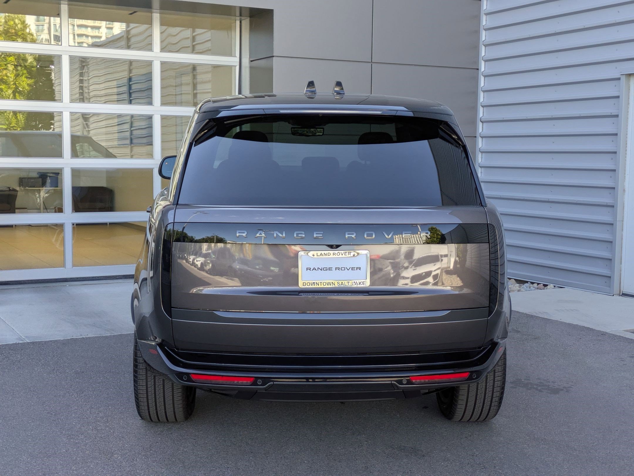 2025 Land Rover Range Rover SE photo 4