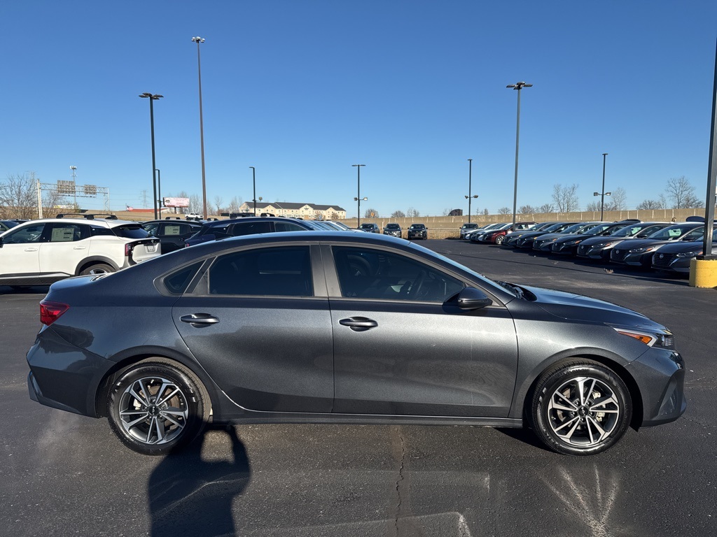 2024 Kia Forte LXS photo 2