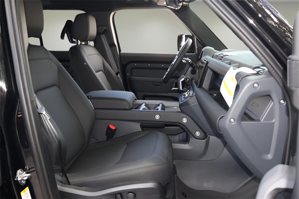 2025 Land Rover Defender 110 S photo 14