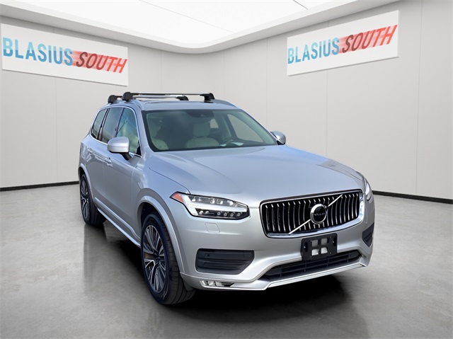 2021 Volvo XC90 Momentum's photo